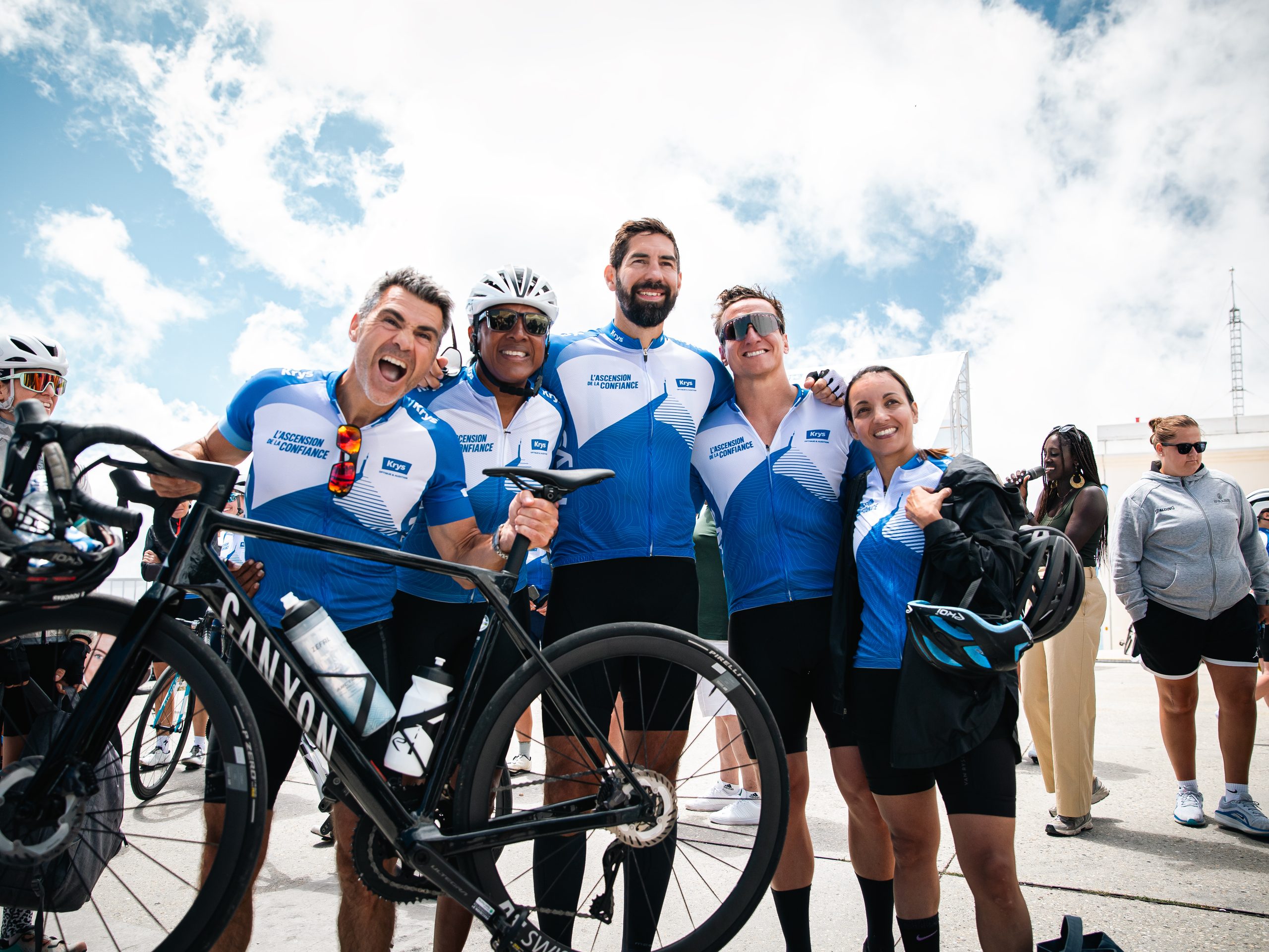 Ambassadeurs Krys au sommet du Ventoux – photo Lucas Chiotti